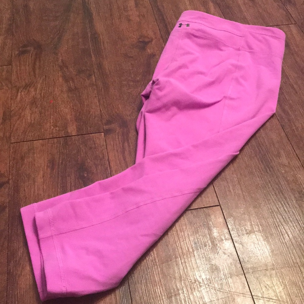 Under Armour *all season* cropped pant; purple